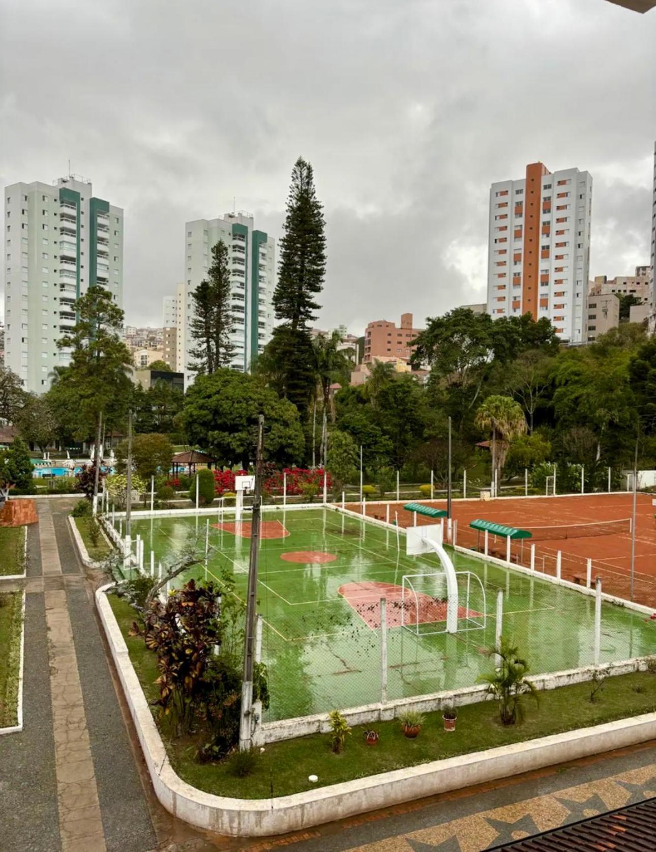 Apartamento Condominio Quisisana Centro Pocos De Caldas Lazer Completo, Uma Estrutura De Resort 外观 照片